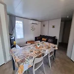 19 Cosy Bord De Lac, Dans Domaine Avec Piscine Couverte Accueil 4 Voyageurs Loumaelou Labouheyre