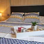 19 Cosy Bord De Lac, Dans Domaine Avec Piscine Couverte Accueil 4 Voyageurs Loumaelou Chalet