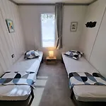 19 Cosy Bord De Lac, Dans Domaine Avec Piscine Couverte Accueil 4 Voyageurs Loumaelou Chalet